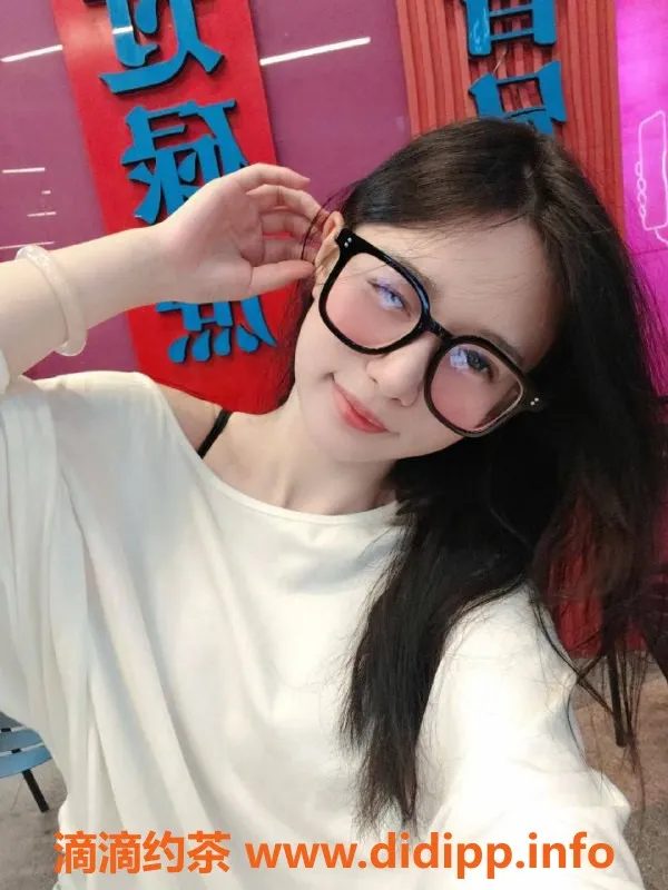 广州楼凤-番禺嫩妹小宝宝，水费2000p，舌吻COS服务