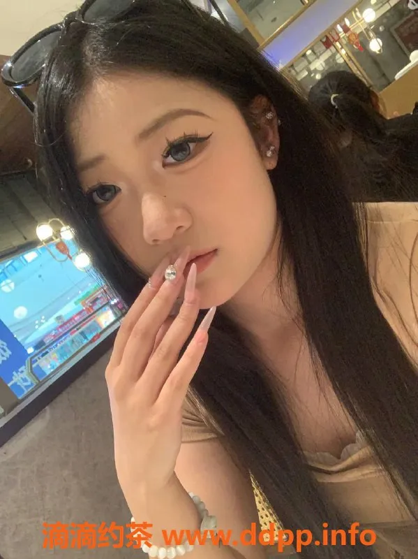 广州楼凤-番禺嫩妹晶晶，水费700p，欢迎体验！