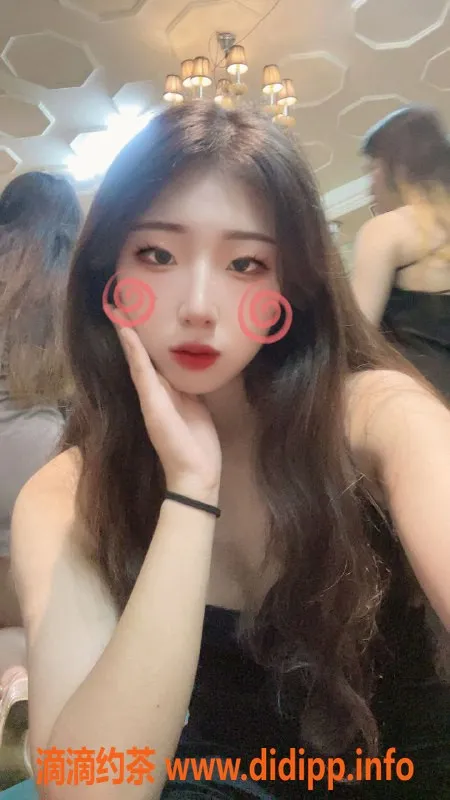 杭州上门服务-上城高颜值艺人芯若，173cm白嫩大长腿