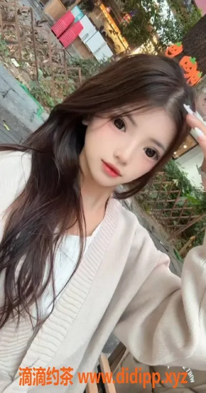 广州楼凤-天河嫩妹秋儿，水费800p，舌吻服务等你体验！