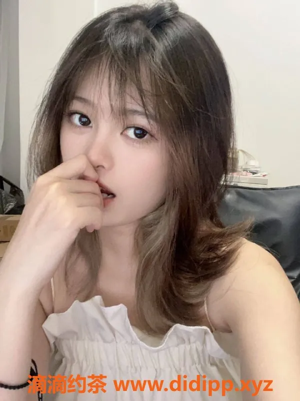 深圳楼凤资源信息,龙华默默，800元调情服务，玩转制服丝袜！