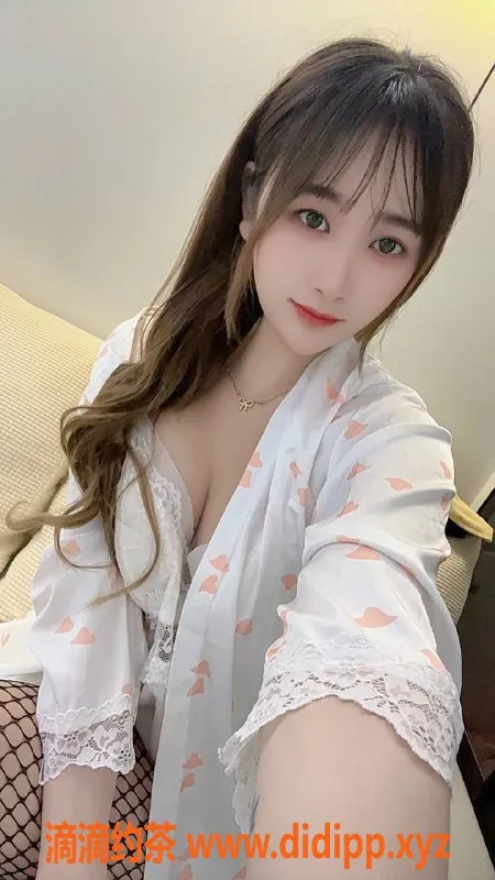 广州楼凤-佛山童童彤，嫩妹700p服务体验