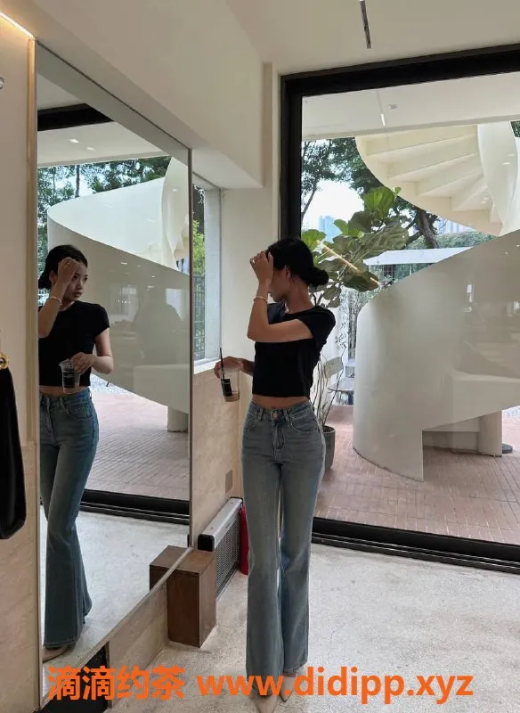 广州楼凤-荔湾嫩妹嘉嘉，1500元体验绝妙服务