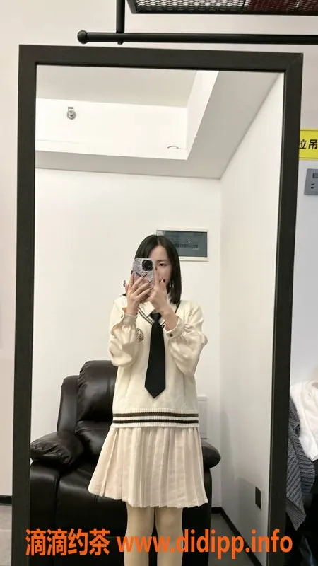 广州楼凤-天河嫩妹小琪，700水费，激情舌吻等你来试！