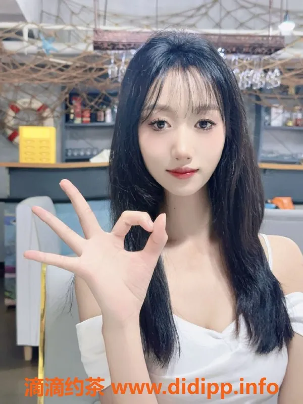 深圳楼凤-深圳龙华沁妹，19岁165cm B罩杯，800元起