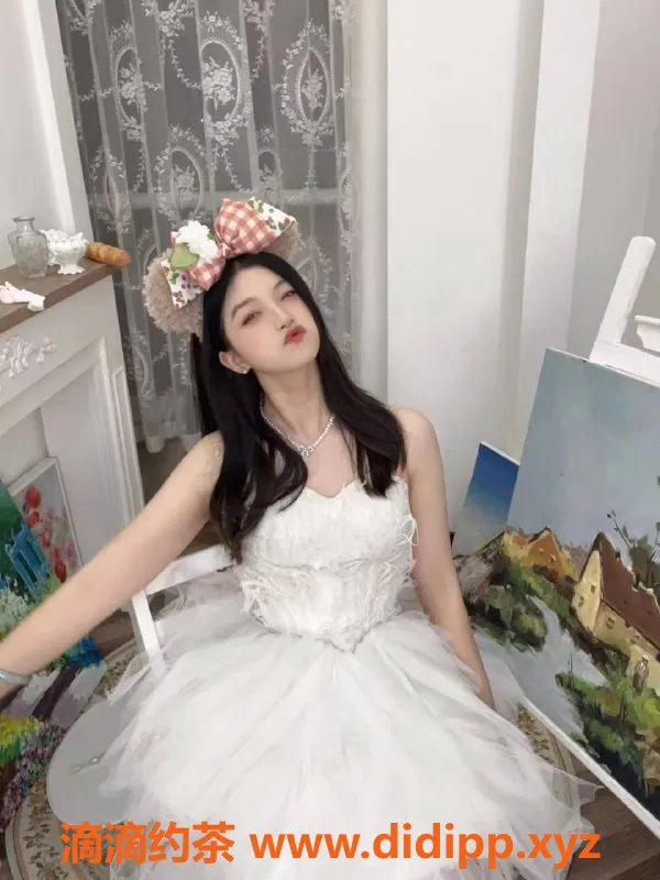 广州楼凤-佛山依依嫩妹，800p爽约双飞服务！