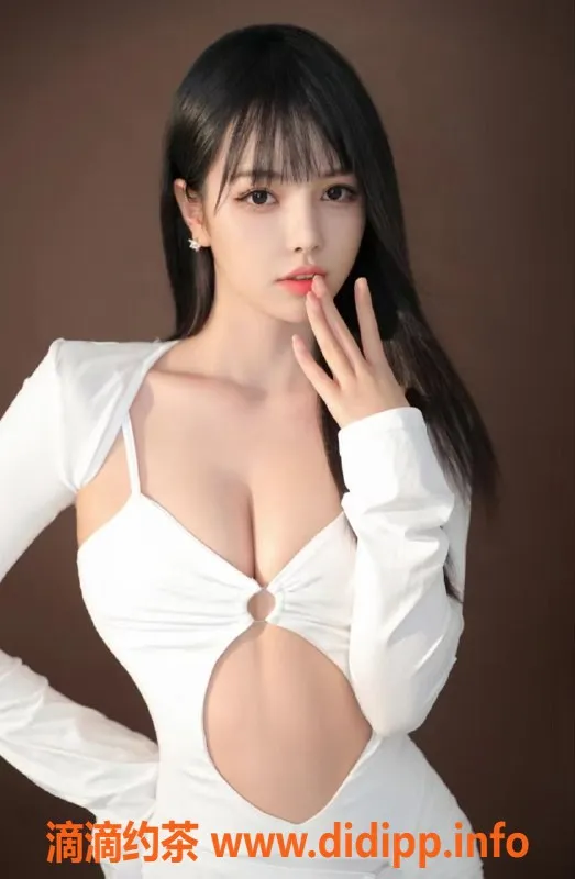 北京上门服务-朝阳空姐黄蓉，170长腿极品，纯天然服务