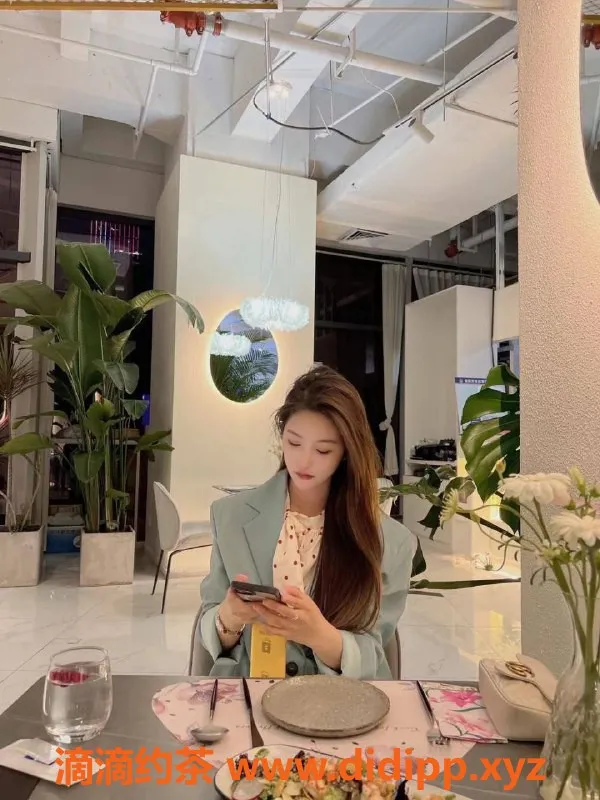 杭州楼凤资源信息,杭州小雨点，165cm/D罩杯，1200/50分钟服务