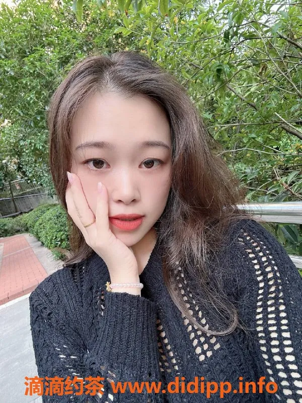 广州楼凤-天河嫩妹洛洛，700p双飞大胸服务等你来体验！