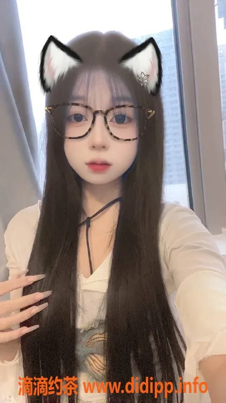 深圳楼凤-深圳龙华菲菲，18岁B罩杯，800元起