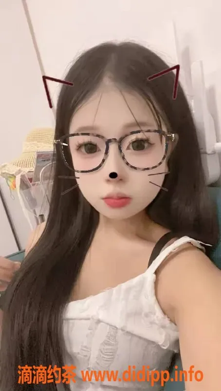 深圳楼凤资源信息,深圳龙华菲菲，18岁B罩杯，800元起