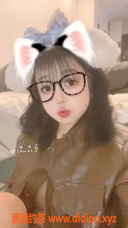 深圳楼凤-深圳龙华菲菲，18岁B罩杯，800元起