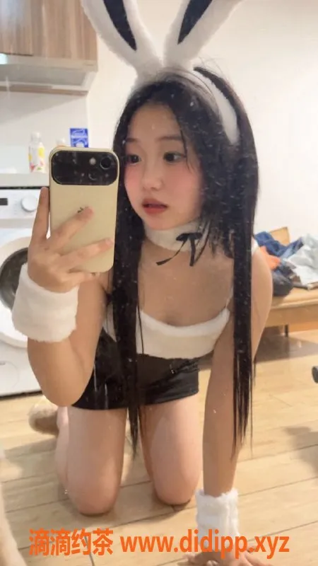 广州楼凤-天河嫩妹十月，700p双飞舌吻服务