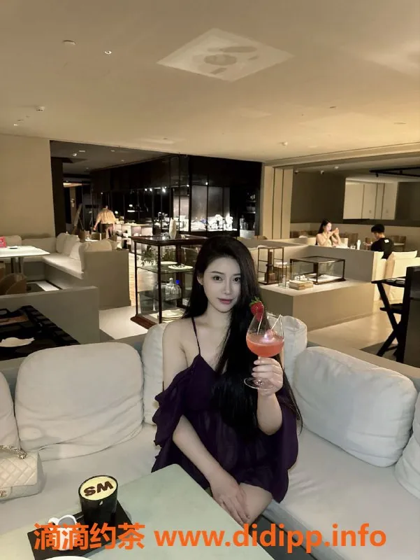 深圳楼凤-深圳福田小九，170cm长腿美女，1400起