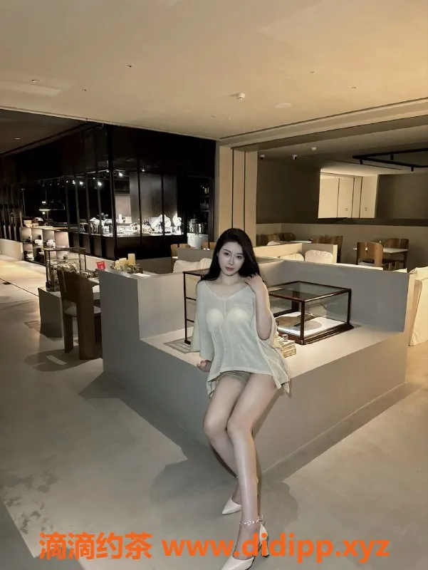 深圳楼凤-深圳福田小九，170cm长腿美女，1400起