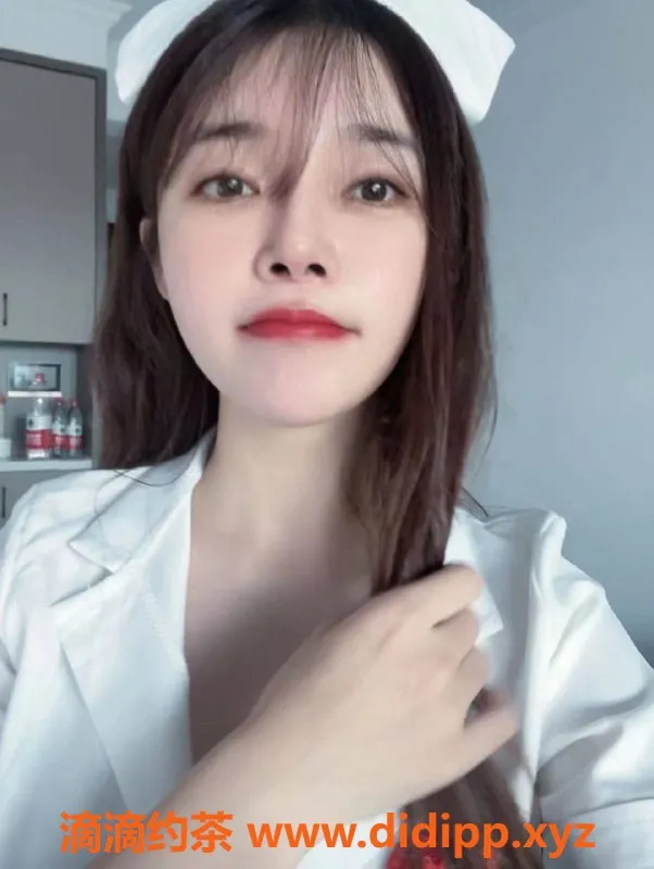 杭州spa会所-拱墅区人气女神子晴，1200元Jk白丝足交体验