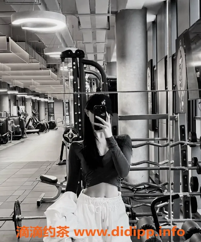 深圳楼凤-南山Vicky，165C，44kg，千五档服务