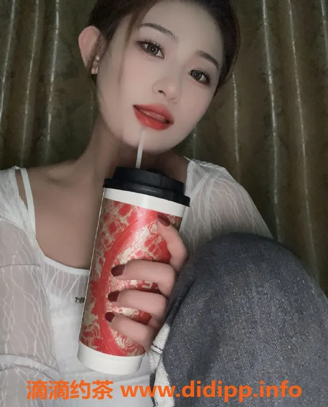 广州楼凤-白云御姐千寻，长腿大胸，水费600p