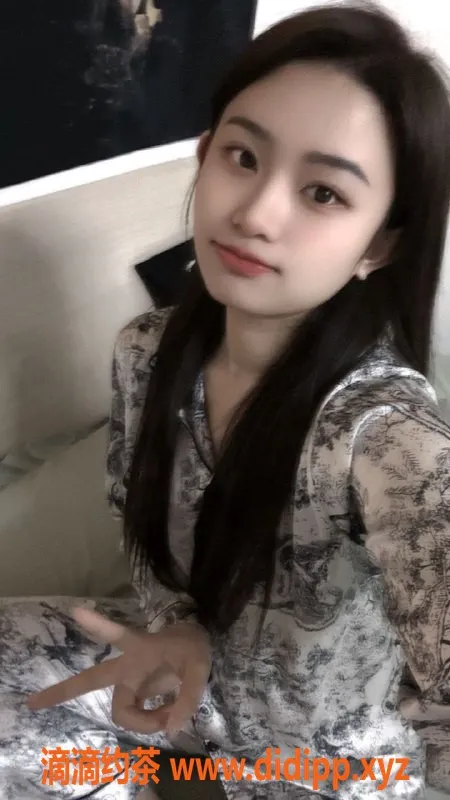 广州楼凤-白云御姐千寻，长腿大胸，水费600p