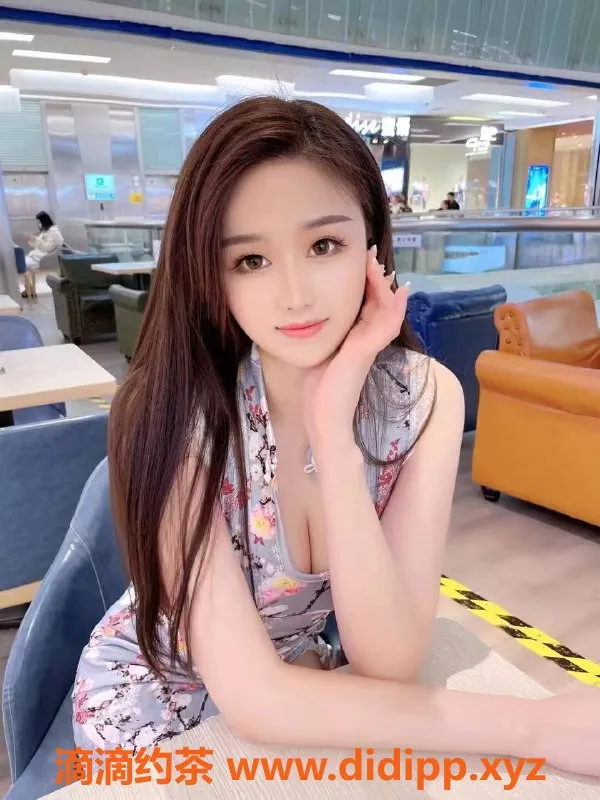 深圳楼凤-福田萱萱，高颜值24岁，轻松约1200p