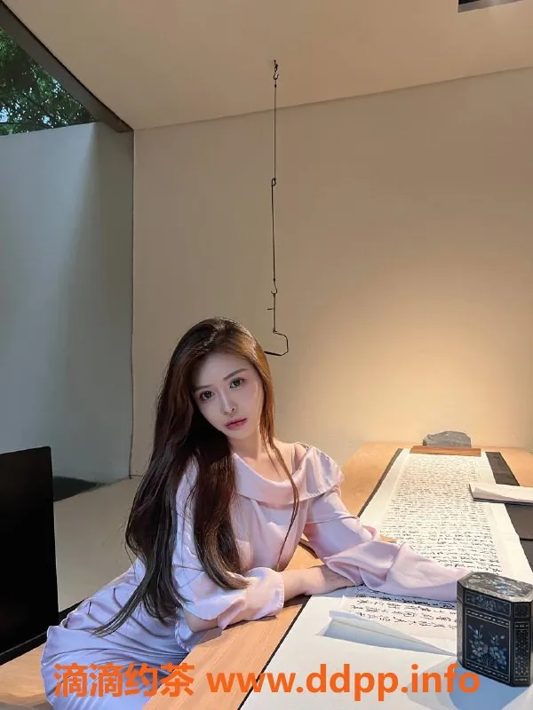 杭州楼凤-上城区23岁御姐嘉嘉，164cm，36D，双飞1500元