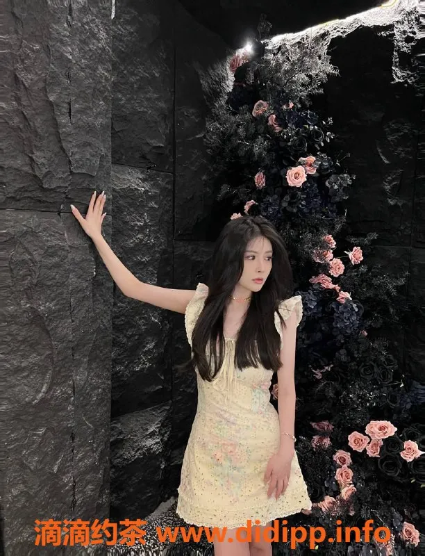 杭州楼凤-上城区23岁御姐嘉嘉，164cm，36D，双飞1500元