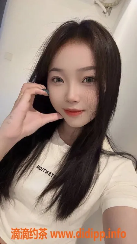 广州楼凤-天河小Q嫩妹来袭，700元超值服务！