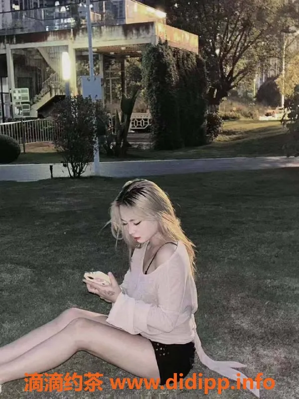 成都楼凤-成都新人小文，18岁巨乳嫩妹，600元一次服务