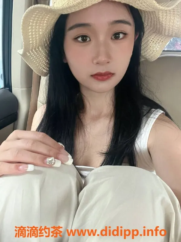 长沙楼凤-开福区萌萌，165cm C罩杯，18岁服务诱惑