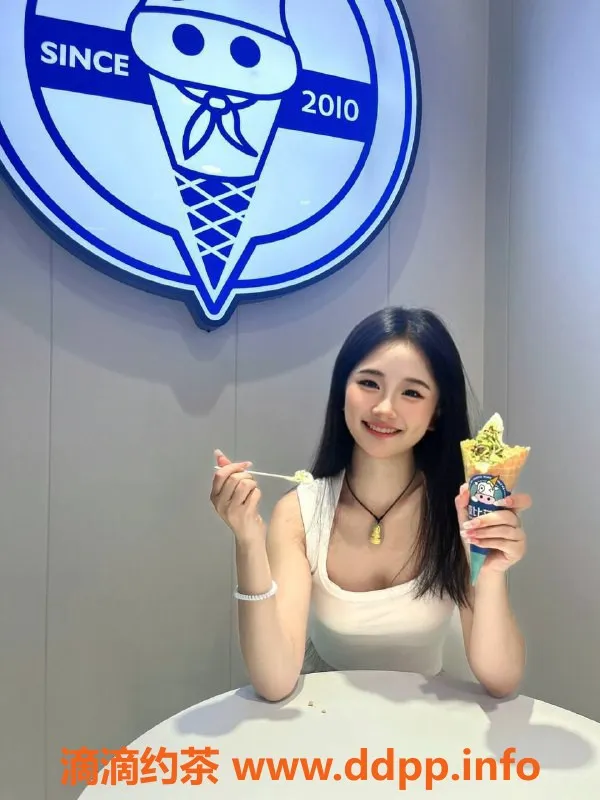 长沙楼凤-开福区萌萌，165cm C罩杯，18岁服务诱惑