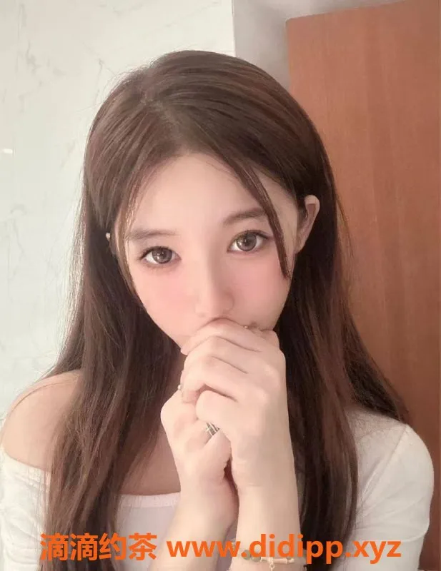 广州楼凤-天河嫩妹格格，超火舌吻服务，900元探秘！