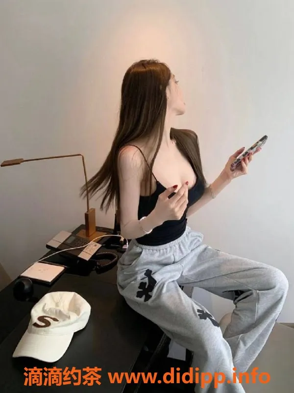 杭州楼凤-滨江区22岁涵涵，172大长腿美少女，陪浴服务999起