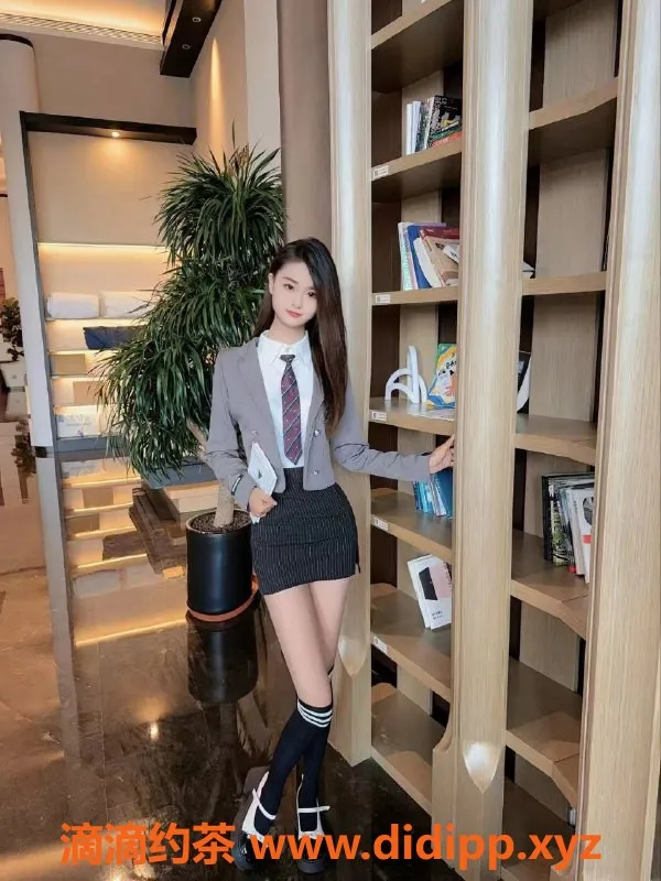 广州楼凤-天河嫩妹朵儿，700p长腿舌吻服务等你来体验