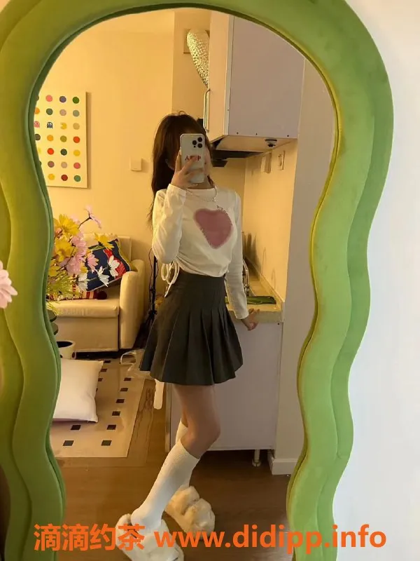 杭州楼凤-滨江区19岁白芷，165cm小蛮腰，激情服务