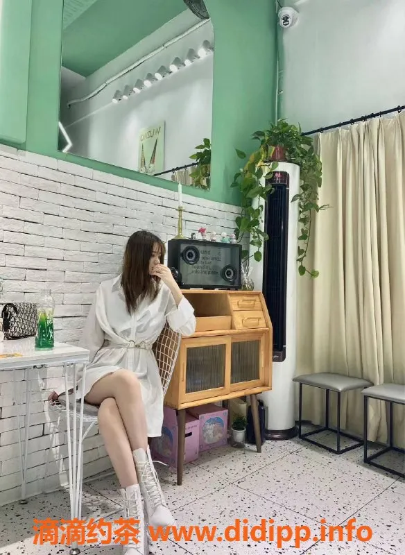 杭州上门服务-长沙暖暖，172cm白皙嫩肤，20岁倾情服务