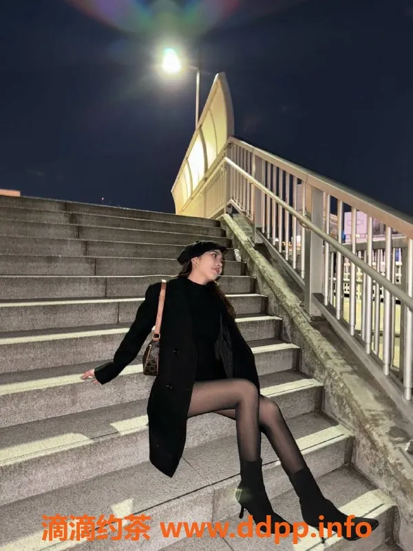 重庆楼凤-琳达：混血新老师，今晚工兵价仅4！