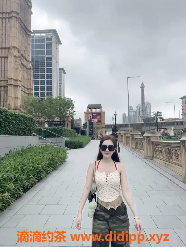 重庆楼凤-琳达：混血新老师，今晚工兵价仅4！