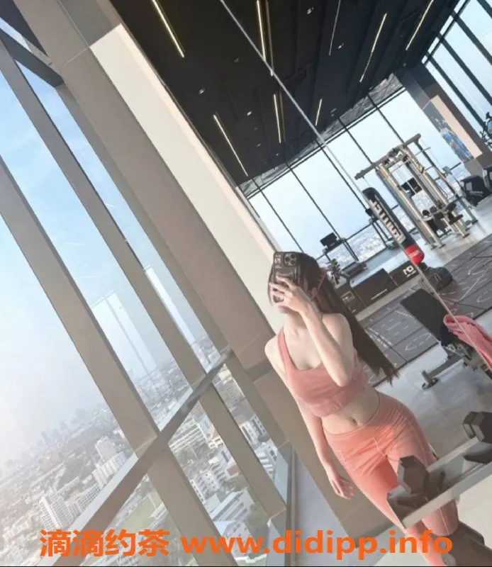 重庆楼凤-琳达：混血新老师，今晚工兵价仅4！