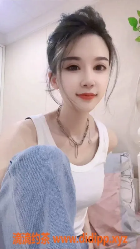 北京楼凤-小白，朝阳双井25岁，163cm，85斤