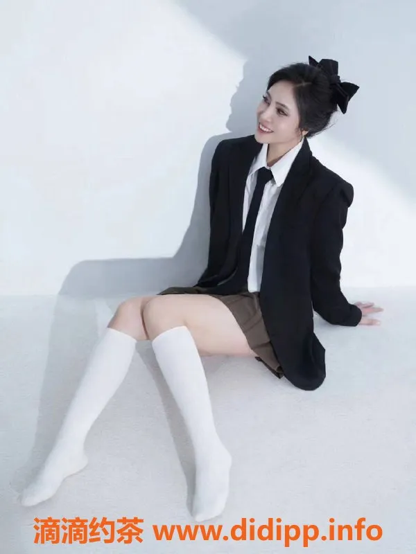 深圳楼凤-龙华苏珊，162cm B罩杯，900P起