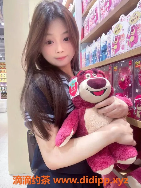 深圳楼凤-龙华小忆，1188元舌吻鸳鸯浴服务