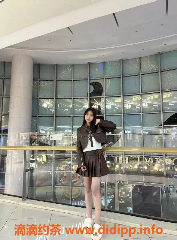 广州楼凤-天河嫩妹妮妮，600元舌吻服务等你来享受