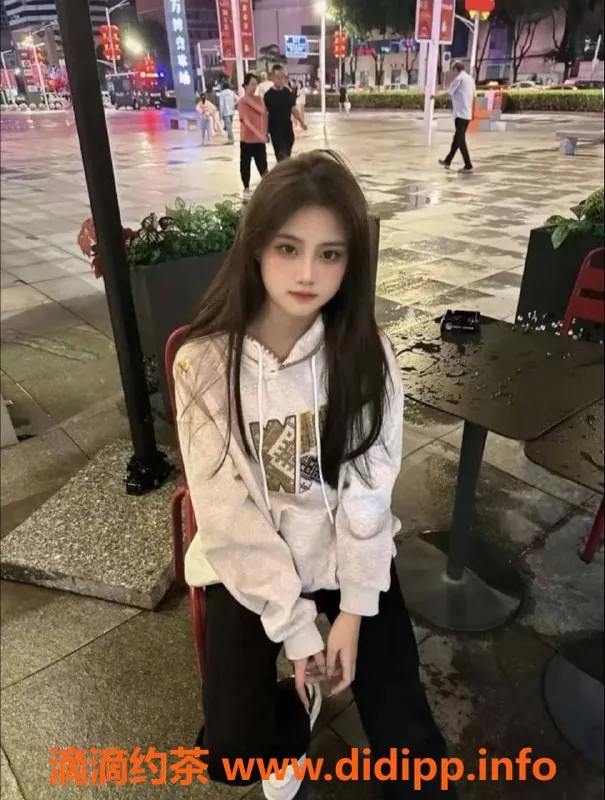 厦门楼凤-晋江小宝贝，19岁少女，水多调情口活好