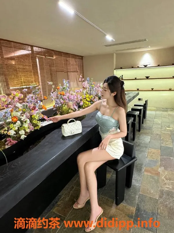 东莞楼凤-南城妩媚卉子，服务超赞，价格1000