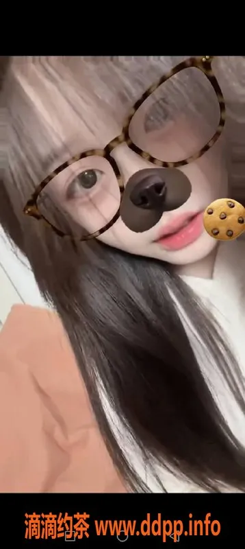 成都楼凤-成都嫩妹嘉嘉，18岁身高160，巨乳超诱人