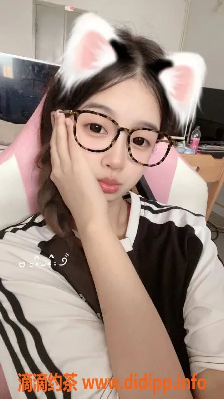 成都上门服务-成都点点，17岁高挑妹儿，陪洗服务500元