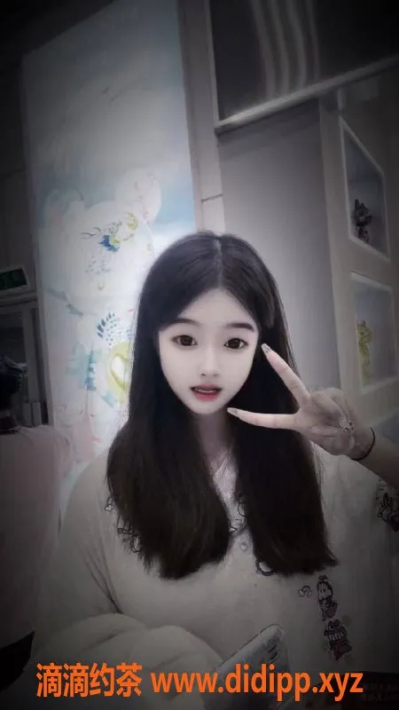 成都上门服务-成都点点，17岁高挑妹儿，陪洗服务500元