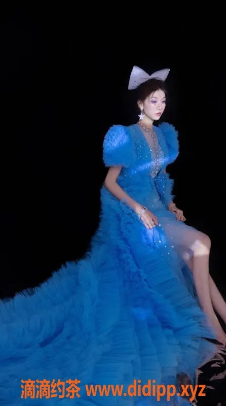 杭州楼凤-178身高雅菲，气质优雅，颜值仙女