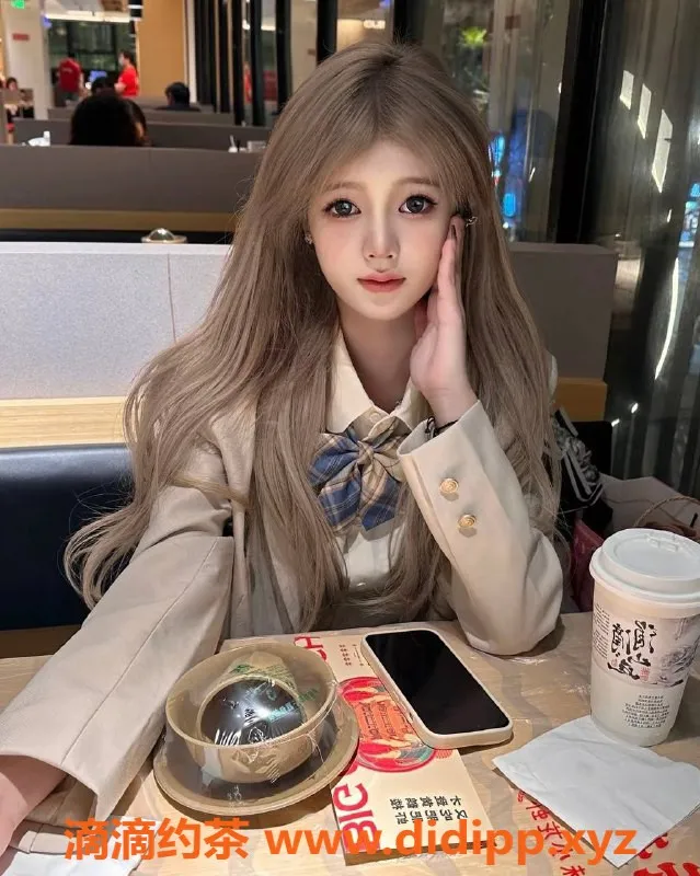 深圳楼凤-深圳龙岗佳佳，18岁嫩妹，162cm，44kg，1400起