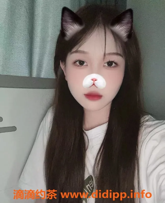 杭州楼凤-18岁白小酥，158cm小巧玲珑，1200元45分钟陪浴